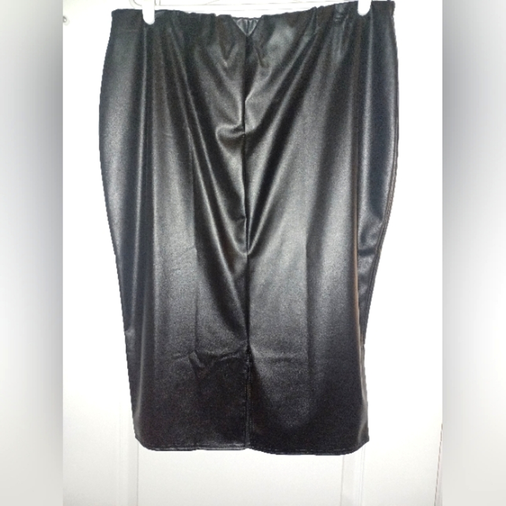Boohoo Midi Faux leather skirt